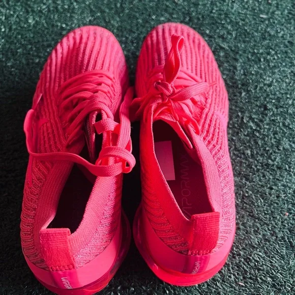 NIKE Women's Air Vapormax Flyknit 3 Running Shoe - Picture 5 of 9